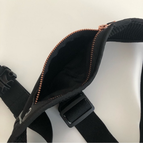 Women’s Running Fanny Pack Belt - Picture 4 of 5